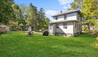 29 Lake St, Amityville, NY 11701