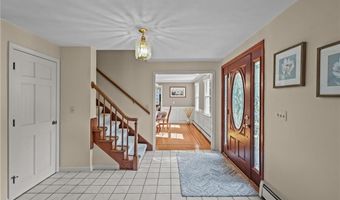 105 LYNN Cir, East Greenwich, RI 02818
