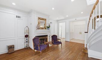 14917 Oaks N Dr, Addison, TX 75254