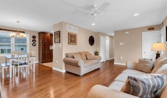 32 Bowline St, Beachwood, NJ 08722
