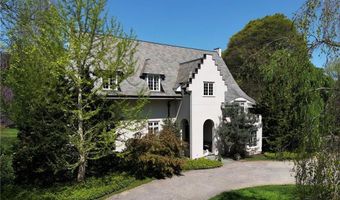 14 Leroy Ave, Newport, RI 02840
