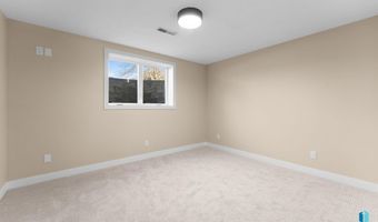 813 E Heatherwood Dr, Brandon, SD 57005
