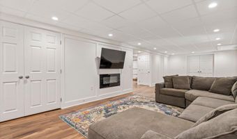 78 Hitching Post Ln, Bedford, NH 03110
