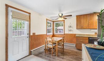 62 Pembroke Ln, Coventry, RI 02816