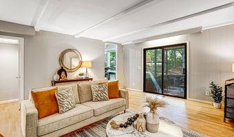 8402 CAMDEN St, Alexandria, VA 22308