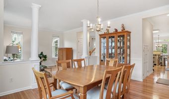 4 Cambridge Dr 4, Danbury, CT 06811