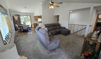 613 Springview Cir, Beatrice, NE 68310