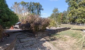 25 Logan Rd, Alton, IL 62002