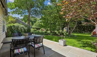 17 Ridge Rd, Danbury, CT 06810