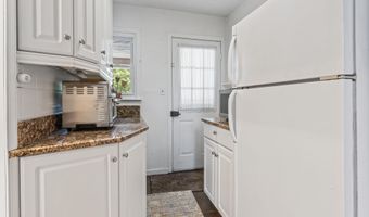 230 Geary Dr, Middletown, NJ 07748
