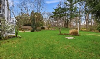 27 Old Meadow Ln, Cumberland, RI 02864