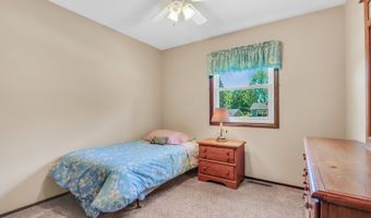 471 Linden Ln, Antioch, IL 60002