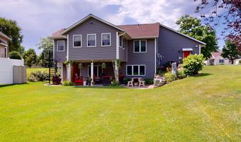 1906 Greenwood Dr, Albert Lea, MN 56007