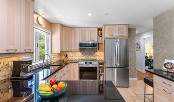71 Primrose Hill Rd, Barrington, RI 02806
