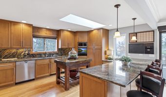 1415 W Hawthorne St, Arlington Heights, IL 60005