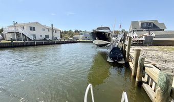210 Fernwood Dr, Bayville, NJ 08721