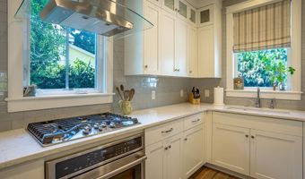 19 11th St, Apalachicola, FL 32320