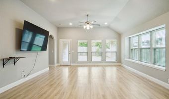 104 Gateway Dr, Alvarado, TX 76009