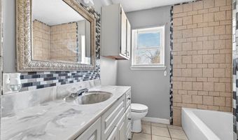904 22nd St, Barling, AR 72923