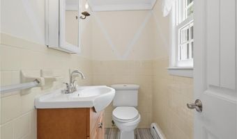 10 Sprague St, Cumberland, RI 02864