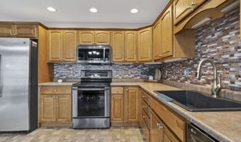 15 Shaker Heights Ln, Chester, NH 03036