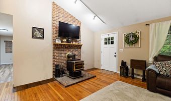 279 Dunn Rd, Belgrade, ME 04917