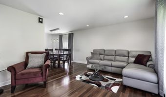 1631 S Surrey Ridge Dr, Arlington Heights, IL 60005