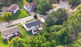 930 Bellestri Dr, Ballwin, MO 63021