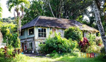 585 Kaupakalua Rd, Haiku, HI 96708