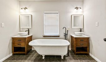 226 S First St, Benton, AR 72015