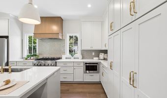 608 Pilot St, Beaufort, SC 29902