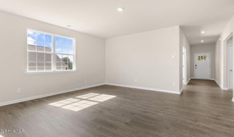 353 Maddox Dr, Aberdeen, NC 28315