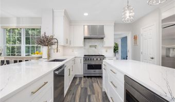 64 Fieldstone Ln, North Kingstown, RI 02874
