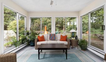 10 Guzeika Rd, North Kingstown, RI 02852