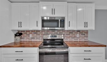 520 Calvin Dr, Benton, LA 71006