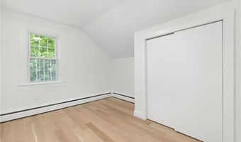 28 Young St 3, Newport, RI 02840