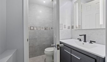 8 Dunn Rd, Airmont, NY 10952