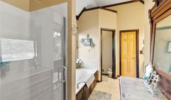 15733 Pine Cir, Basehor, KS 66007