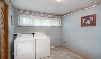 915 Sharondale Dr, Amherst, OH 44001