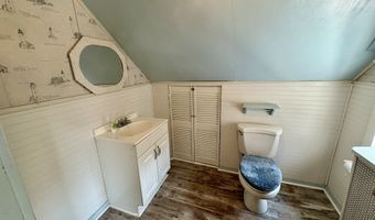 2 Sherwood St, Branford, CT 06405