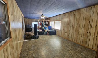 15 W Prospect St, Aurora, MO 65605