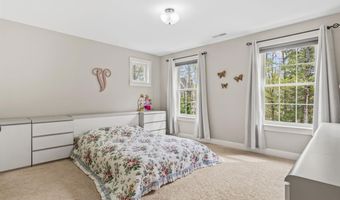 90 Village Place Dr, Barrington, NH 03825