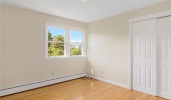 9 Chestnut Hill Rd B, Middletown, RI 02842
