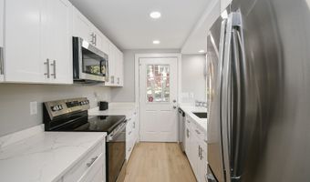 15 Elizabeth Rd, Canton, CT 06019