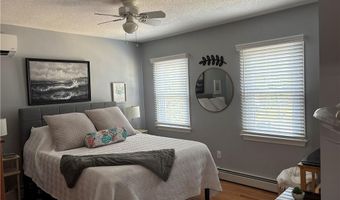 28 Mast Ct, Middletown, RI 02842