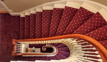 1 Oakwood Ter 7, Newport, RI 02840