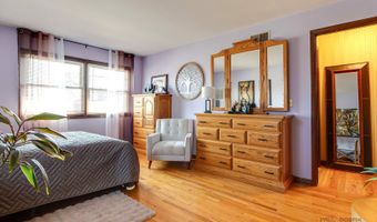 2042 S Goebbert Rd, Arlington Heights, IL 60005