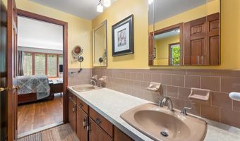 2 Spinney Ln, North Kingstown, RI 02852