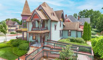 302 S Main St, Algonquin, IL 60102