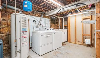 121 S FENWICK St, Arlington, VA 22204